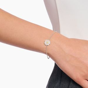 Preview image of Thomas Sabo Lovely Daisy Cubic Zirconia Silver Bracelet 
