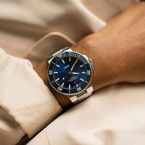 Preview image of Oris Aquis Date 43.50mm Blue Dial Automatic Bracelet Watch