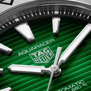 TAG Heuer Aquaracer Professional 200 40mm Steel Green Calibre 5 Bracelet Watch