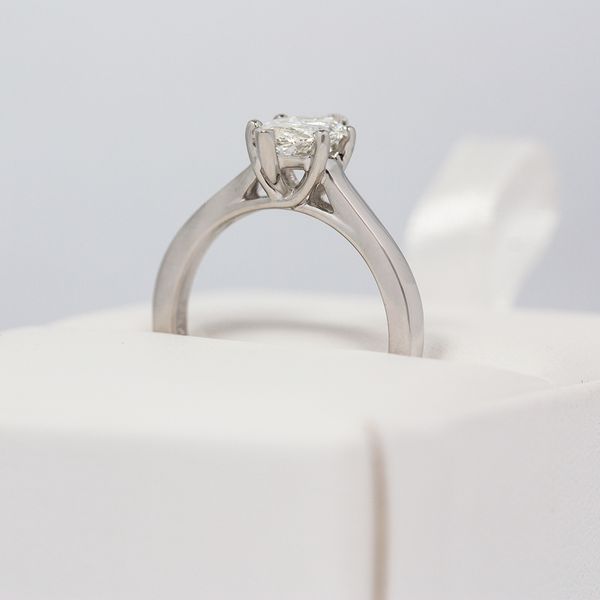 Platinum 1.00ct Marquise Cut Diamond 6 Claw Solitaire