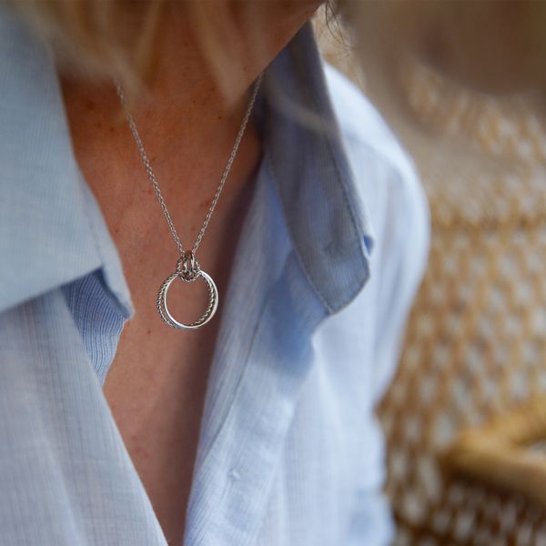 Hot Diamonds Unity Circle Pendant