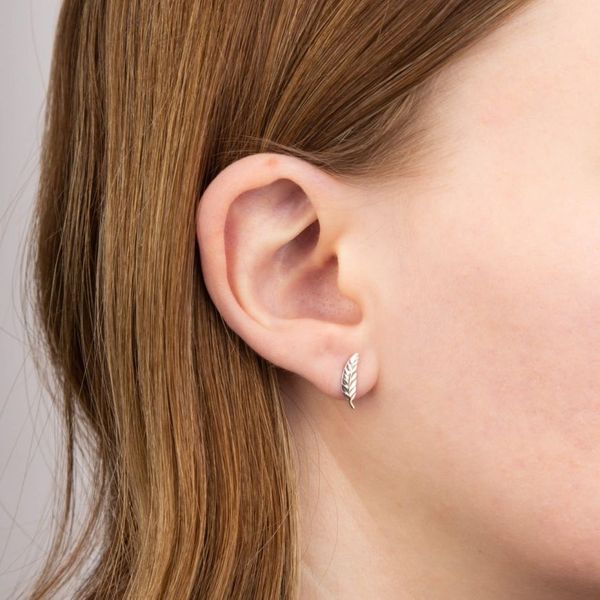 9ct White Gold Feather Motif Stud Earrings