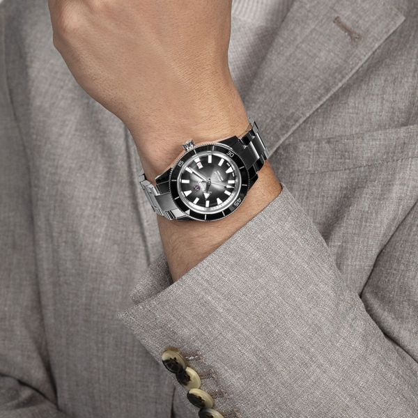 Rado Gents Captain Cook Automatic Black Dial Bracelet Watch Peter Jackson