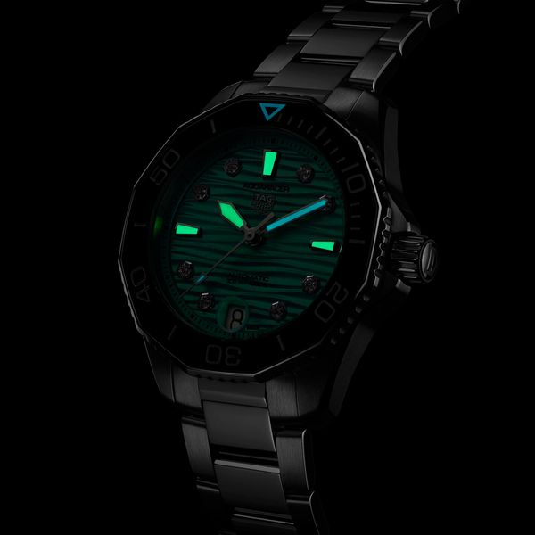 Omega seamaster vs hotsell tag heuer aquaracer