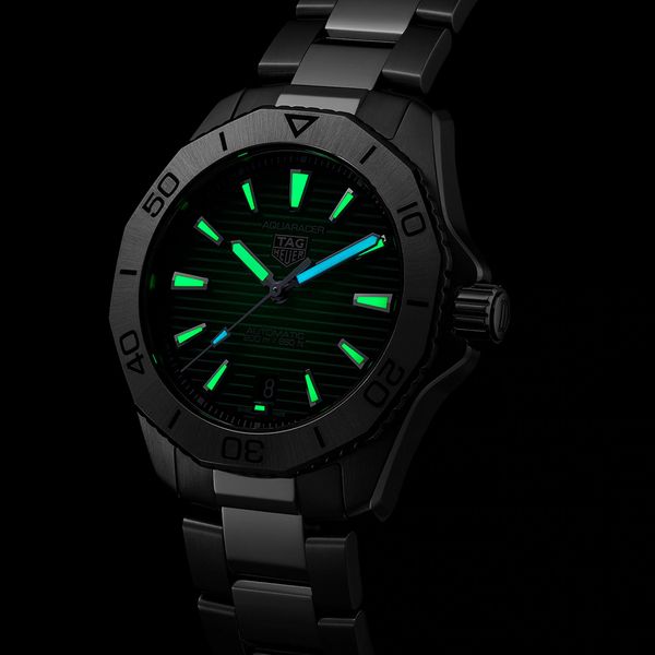 Tag heuer aquaracer deals calibre 5 emerald green