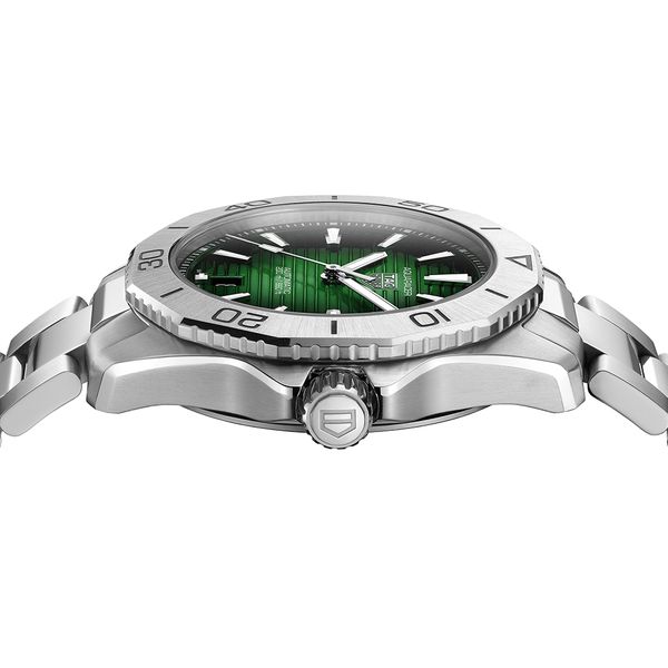 TAG Heuer Aquaracer Professional 200 40mm Steel Green Calibre 5 Bracelet Watch