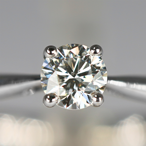 18ct White Gold 0.24ct Canadian Arctic Round Brilliant Diamond 4 Claw Solitaire 